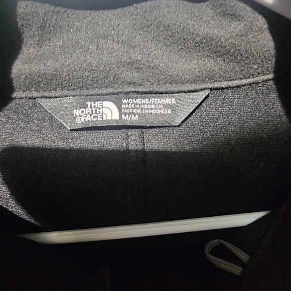 The North Face Women's Black Jacket Size Medium EUC PTP 19 - Picture 2 of 5